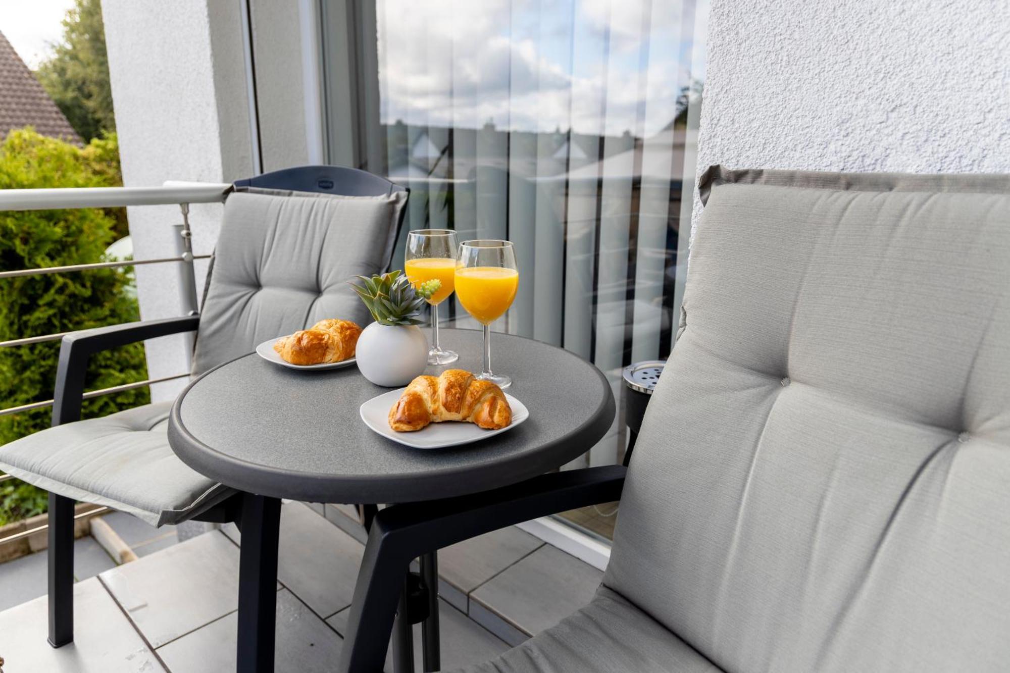 Design Maisonette - 24H Self-Check-In - Bis 7 Pers - In Direkter Weihernaehe - Parkplatz - Wifi - Balkon -Terrasse - Radwege Schiffweiler 外观 照片