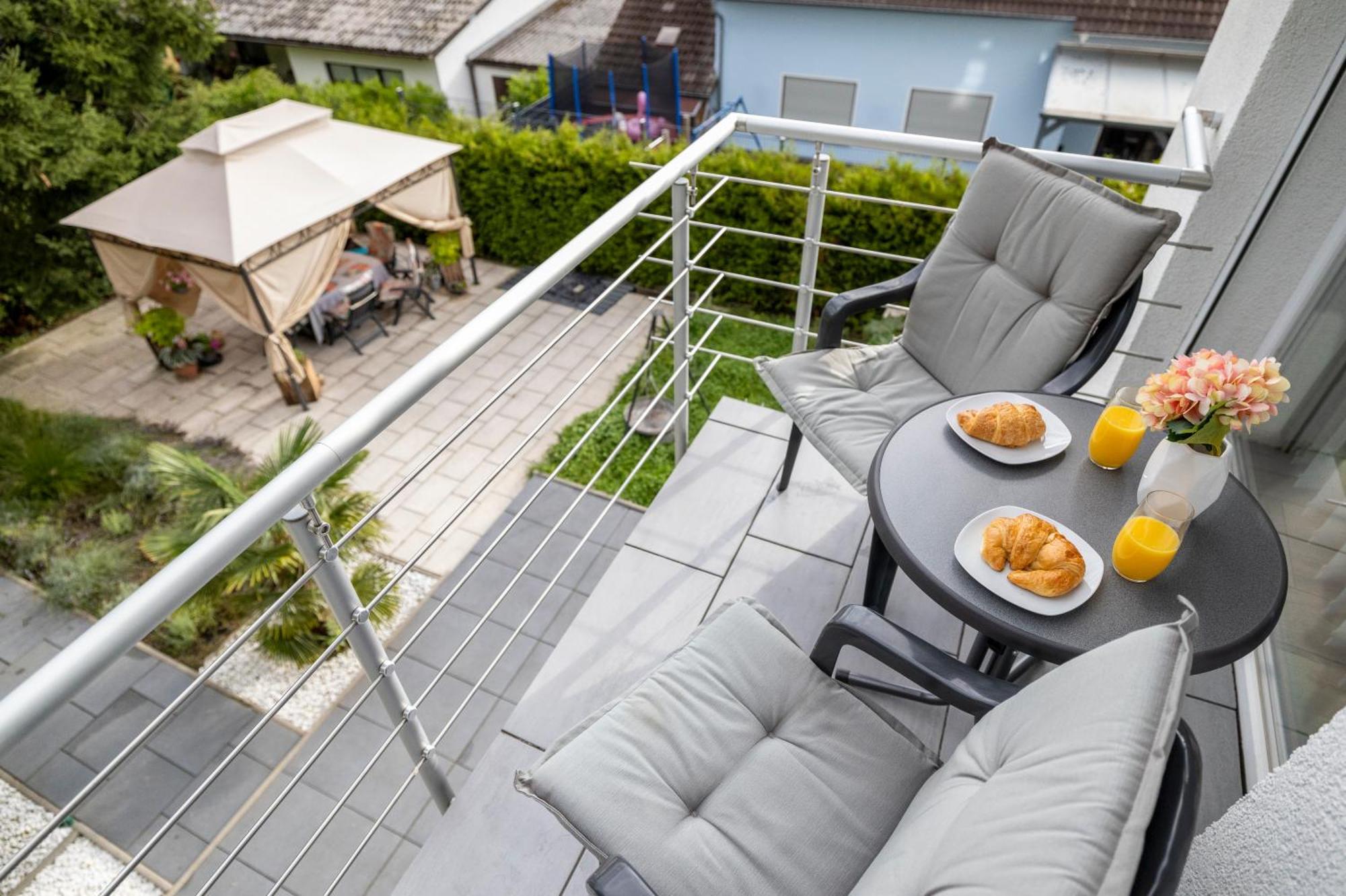Design Maisonette - 24H Self-Check-In - Bis 7 Pers - In Direkter Weihernaehe - Parkplatz - Wifi - Balkon -Terrasse - Radwege Schiffweiler 外观 照片
