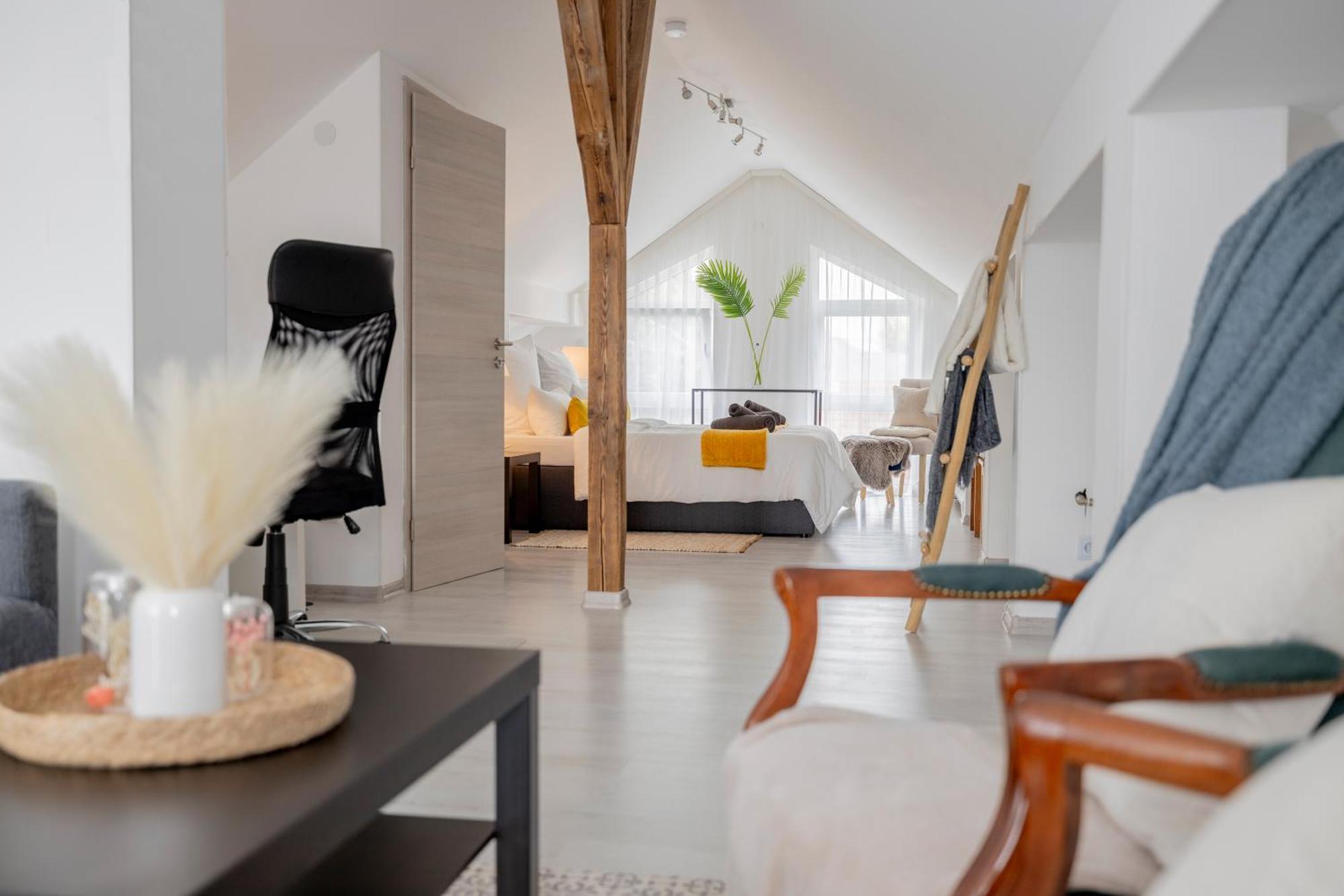 Design Maisonette - 24H Self-Check-In - Bis 7 Pers - In Direkter Weihernaehe - Parkplatz - Wifi - Balkon -Terrasse - Radwege Schiffweiler 外观 照片
