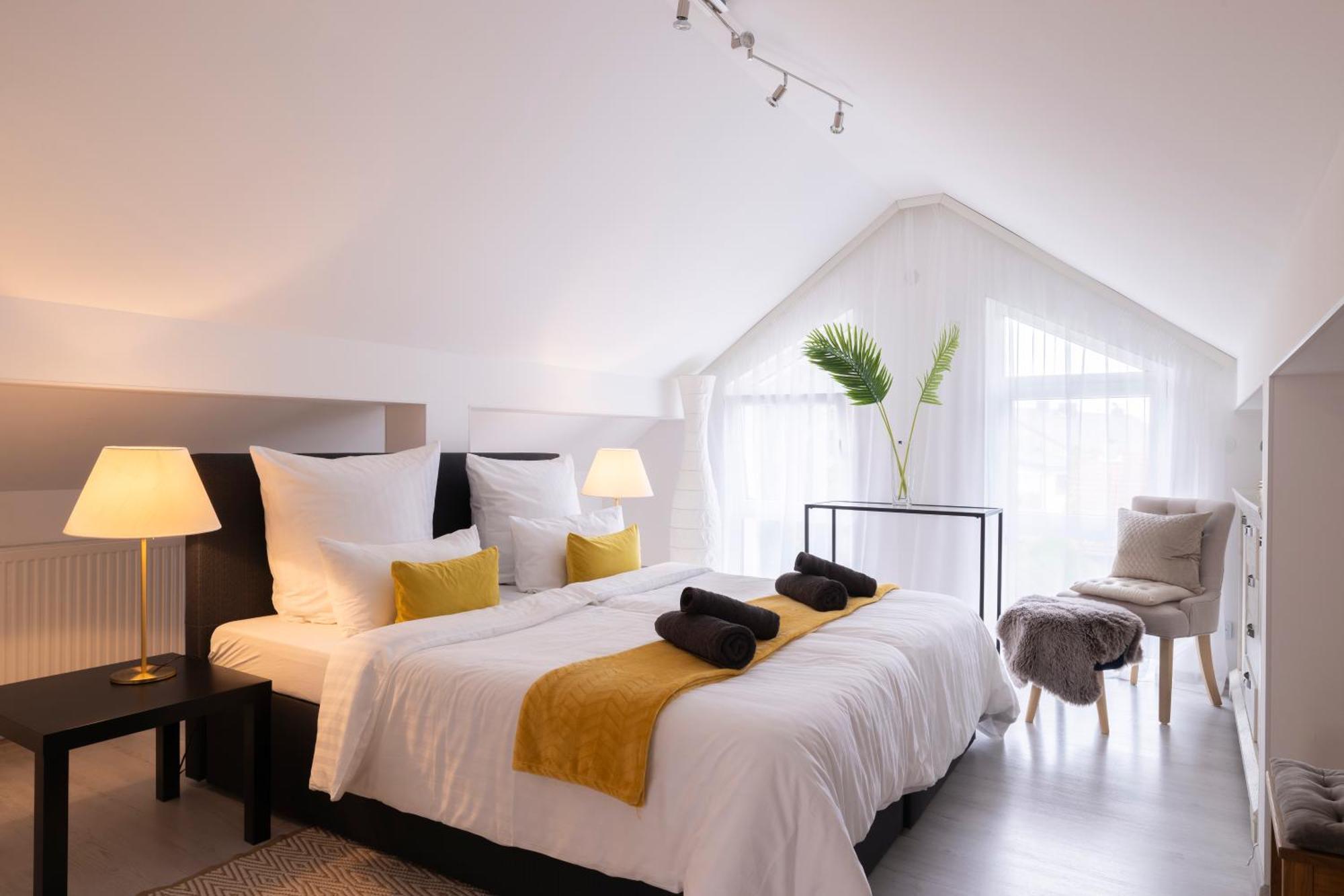 Design Maisonette - 24H Self-Check-In - Bis 7 Pers - In Direkter Weihernaehe - Parkplatz - Wifi - Balkon -Terrasse - Radwege Schiffweiler 外观 照片