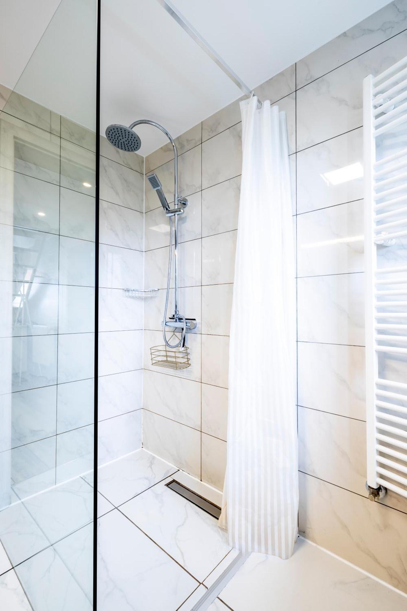 Design Maisonette - 24H Self-Check-In - Bis 7 Pers - In Direkter Weihernaehe - Parkplatz - Wifi - Balkon -Terrasse - Radwege Schiffweiler 外观 照片